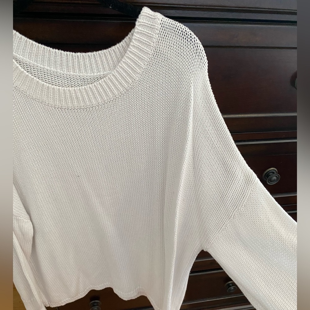 Ladies, white cableknit sweater, size extra large in white